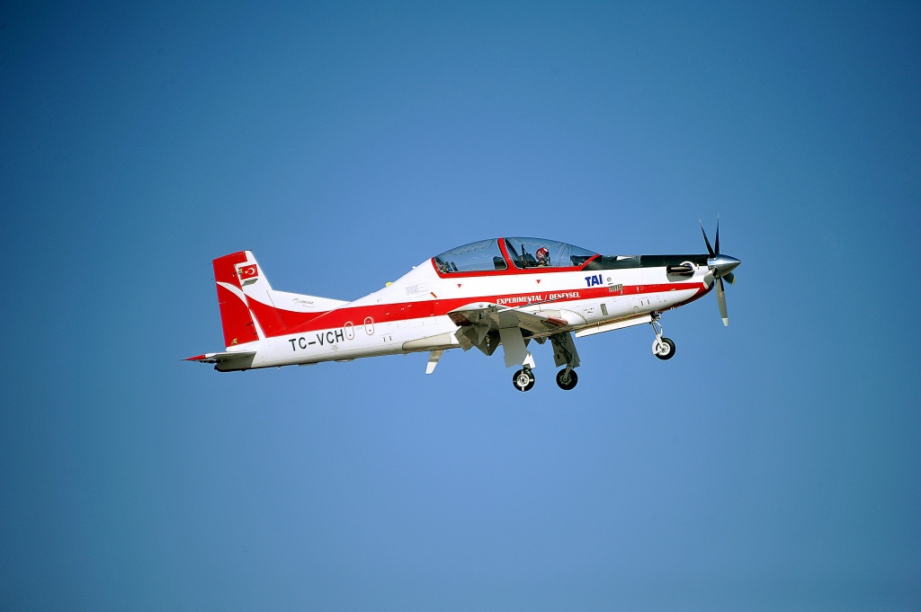 Türk Havacılık ve Uzay Sanayii AŞ'nin (TUSAŞ) 2014 yılında en önemli hedefinin, Hava Kuvvetleri Komutanlığı için seri üretimine karar verilen Türkiye'nin ilk temel eğitim uçağı olan HÜRKUŞ'u, yurtdışında pazarlamak olduğu bildirildi. (TUSAŞ - Anadolu Ajansı)